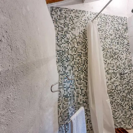 Beautiful Stone House Menta I בית נופש