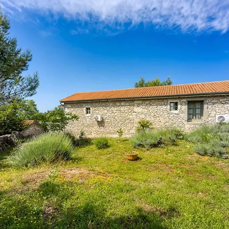 בית נופש Beautiful Stone House Menta I Bajcici
