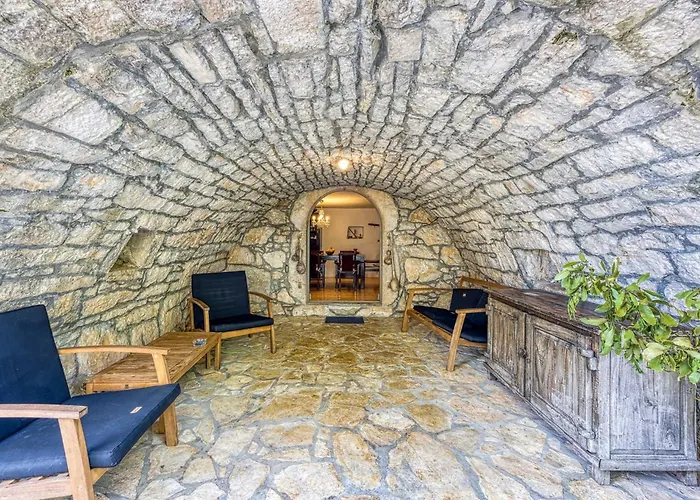 Beautiful Stone House Menta I * Bajčići